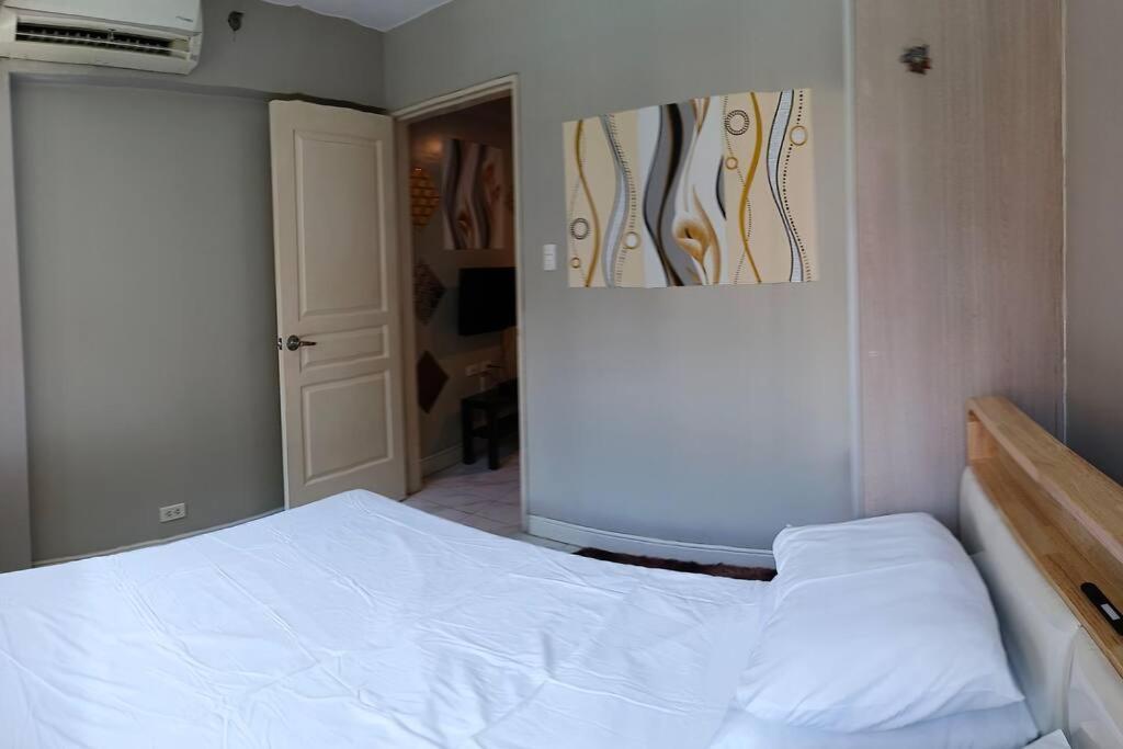 Monarch Parksuites - Balmoral Place Paranaque City Ngoại thất bức ảnh